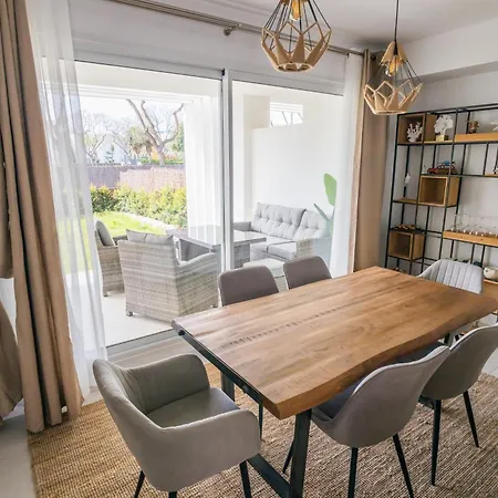 Luxurious Beachside Haven Apartman