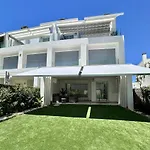 Luxurious Beachside Haven