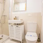 Daire Luxurious Beachside Haven