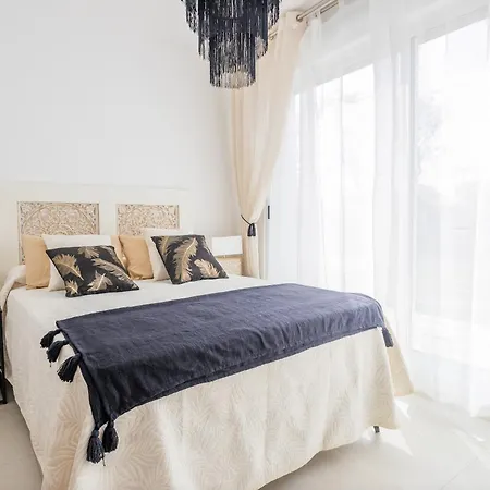 Luxurious Beachside Haven Apartment *
