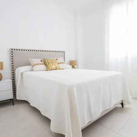 Luxurious Beachside Haven *