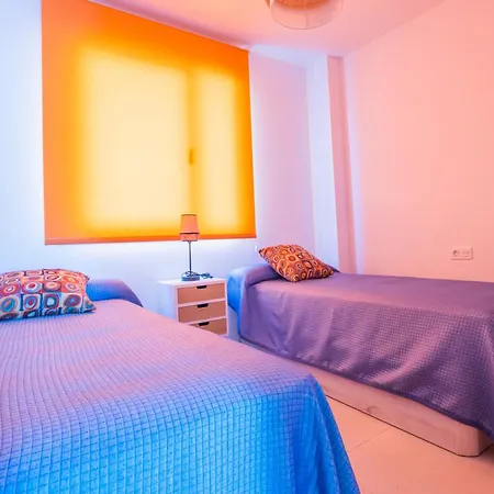 Daire Luxurious Beachside Haven *