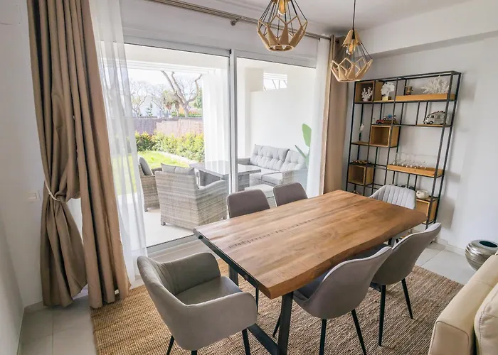 Luxurious Beachside Haven Daire